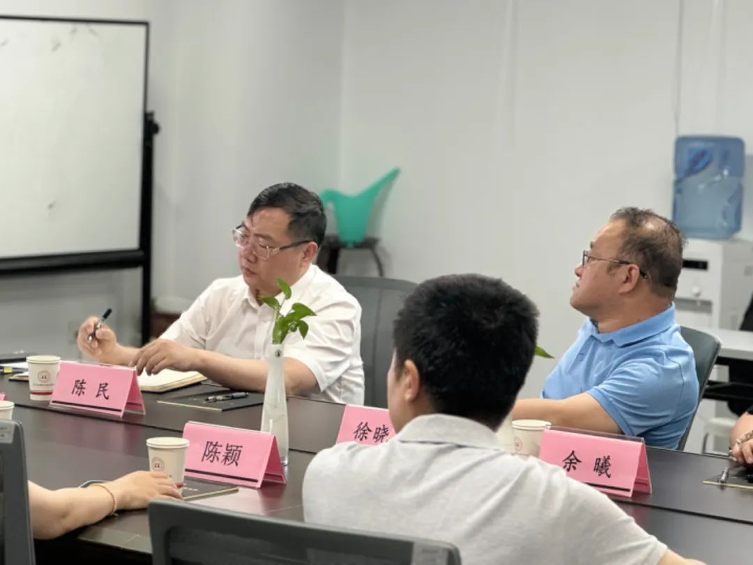 武汉市人力资源和社会保障局、洪山区人力资源局、洪山区民政局领导莅临我校指导调研